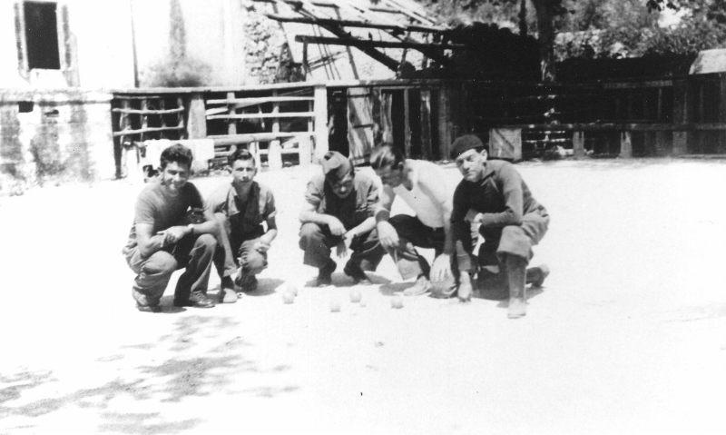 27.Partie de boules aux Arenes en 1942 